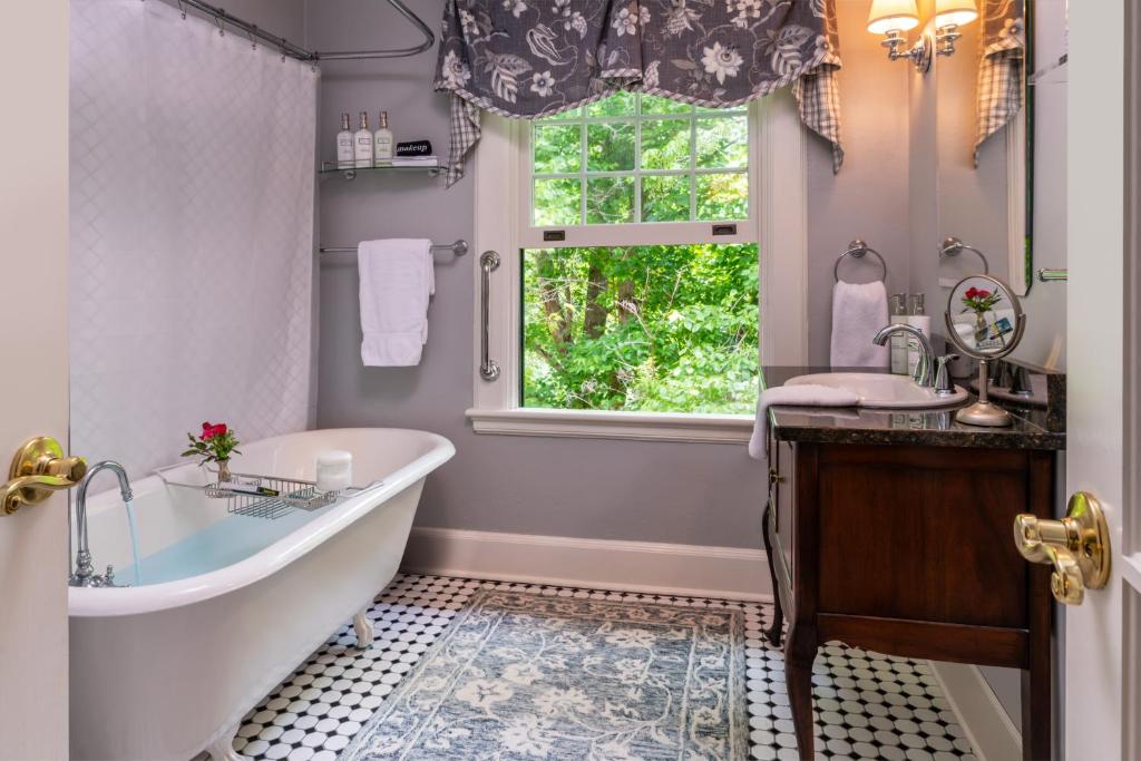Pinecrest Bed & Breakfast - Chambre De Luxe Queen