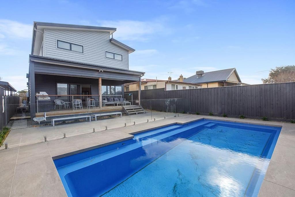 Contemporary Coastal Escape with Sparkling Pool, Rosebud (updated