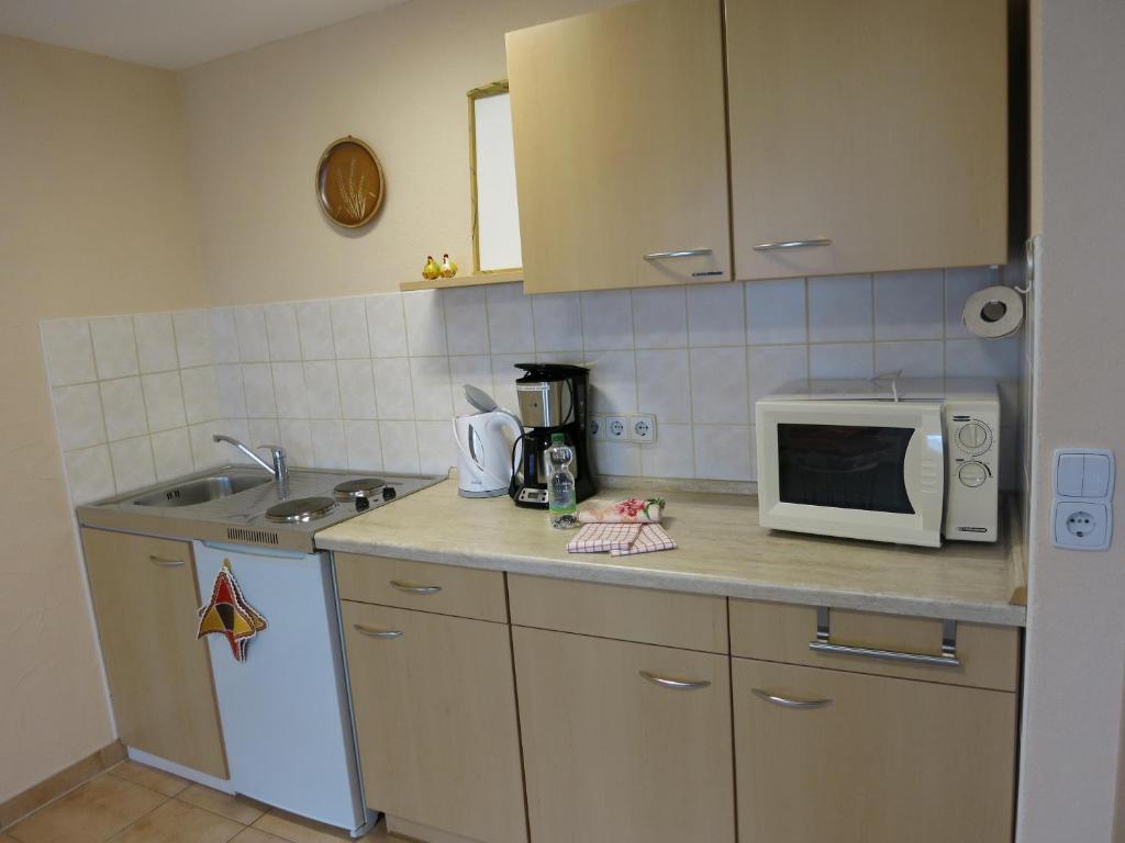 Una cocina o cocineta en Ferienwohnung Schlesinger