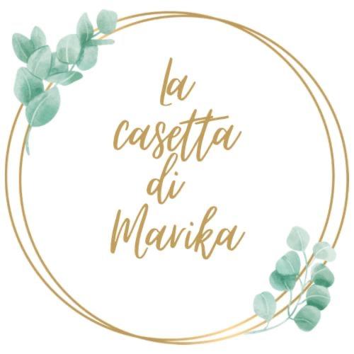 een gouden krans met de woorden la easteria de maria bij La Casetta di Marika in Marina di Cerveteri