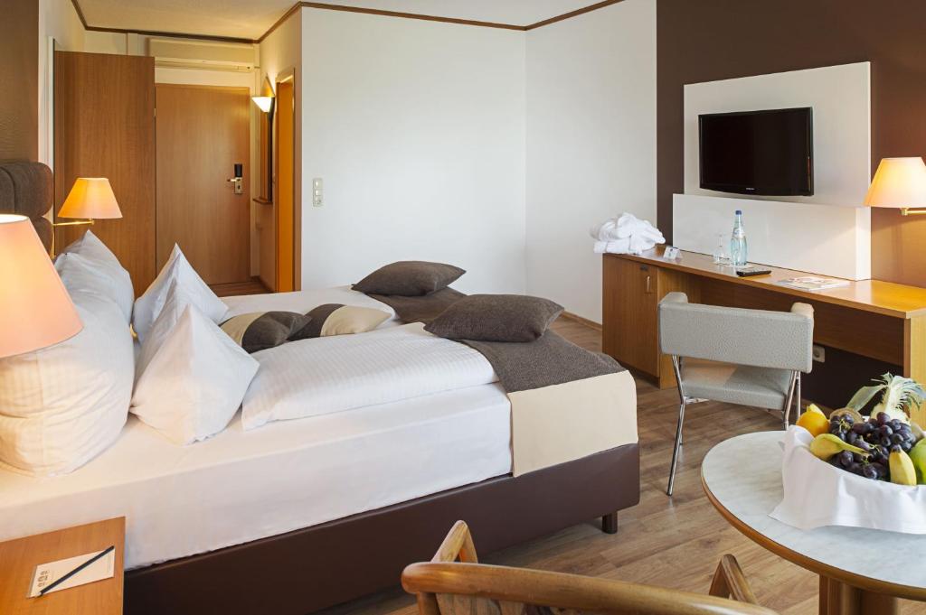TV a/nebo společenská místnost v ubytování ACHAT Hotel Frankfurt Maintal