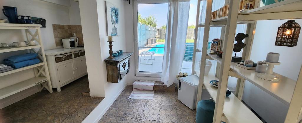 Postel nebo postele na pokoji v ubytování Morii Lake Pool Villa