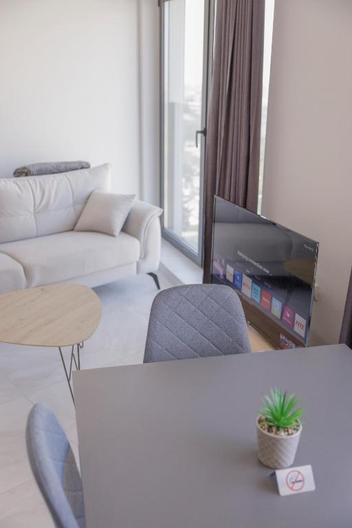 Green Eyes Apartments - Apartment