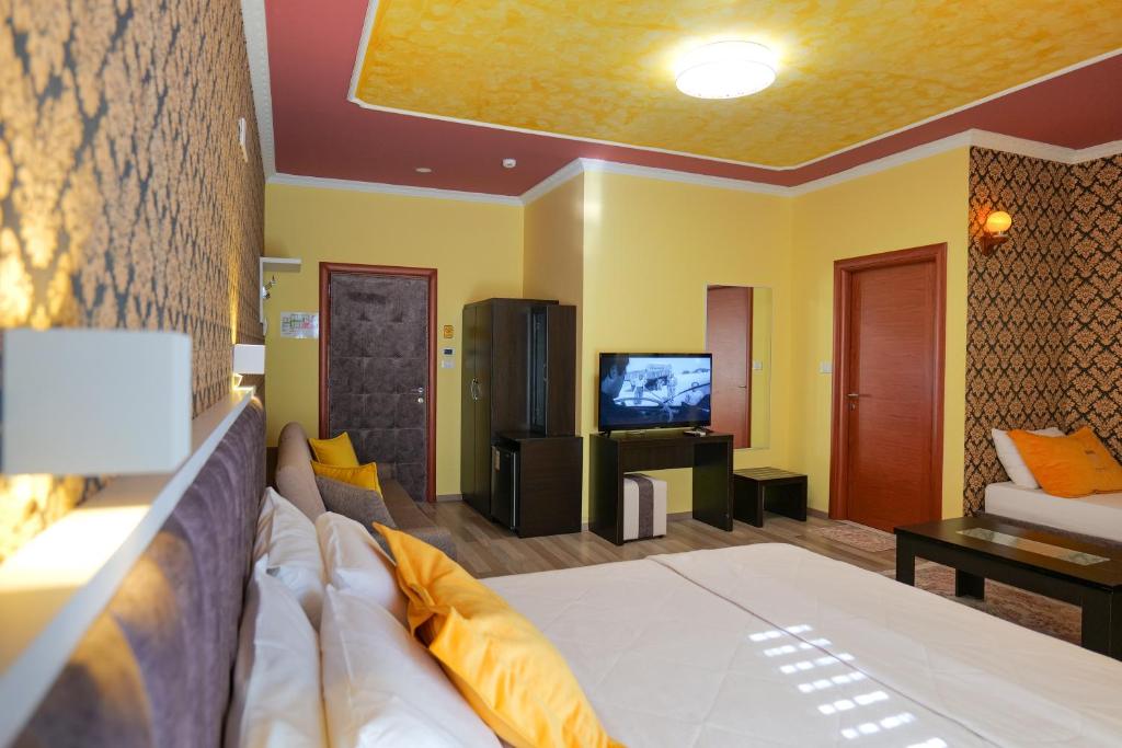 TV a/nebo společenská místnost v ubytování Hotel Number One