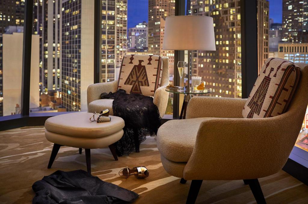 Viceroy Chicago - 带湖景的套房