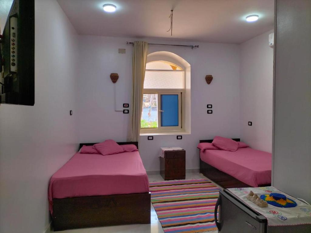 Postel nebo postele na pokoji v ubytování ANA-KA Guest house