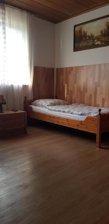 Haus am Brunnen - Twin Room With Private Bathroom