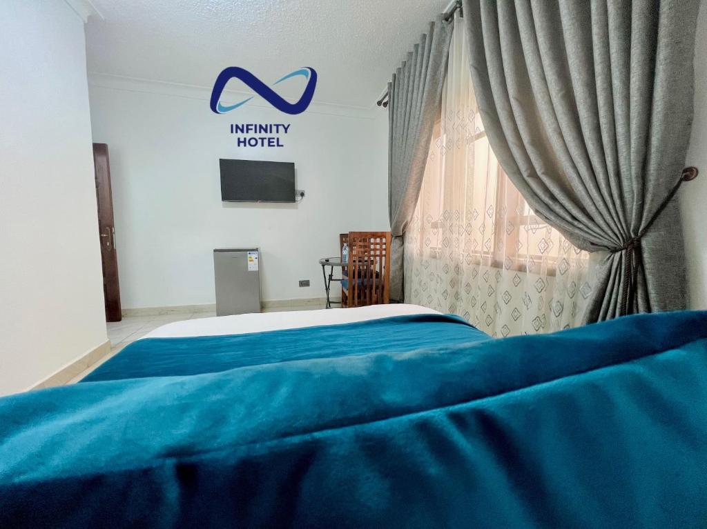 Postel nebo postele na pokoji v ubytování Infinity Hotel Kampala
