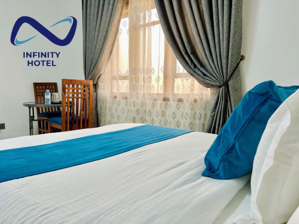 Postel nebo postele na pokoji v ubytování Infinity Hotel Kampala