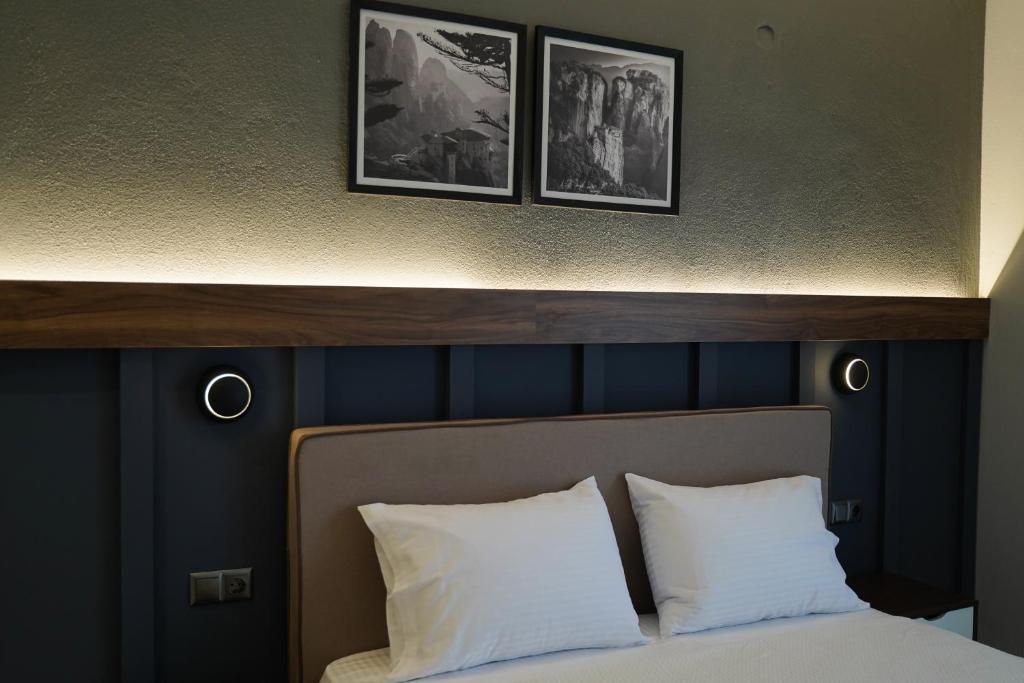 Postel nebo postele na pokoji v ubytování Grand View Suites Meteora