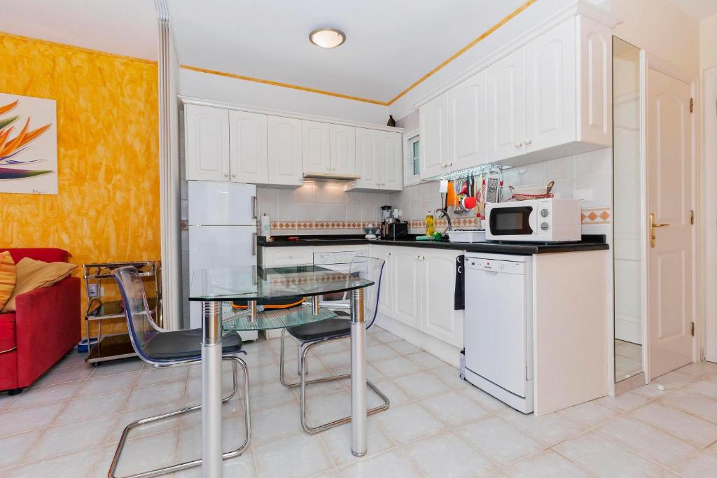 Kuchyň nebo kuchyňský kout v ubytování Penthouse El Mirador Los Cristianos Tenerife - VV