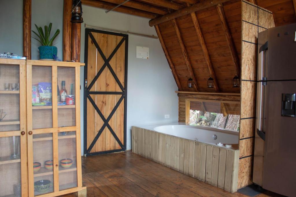 Kuhinja ili čajna kuhinja u objektu Glamping con jacuzzi cerca a Medellin