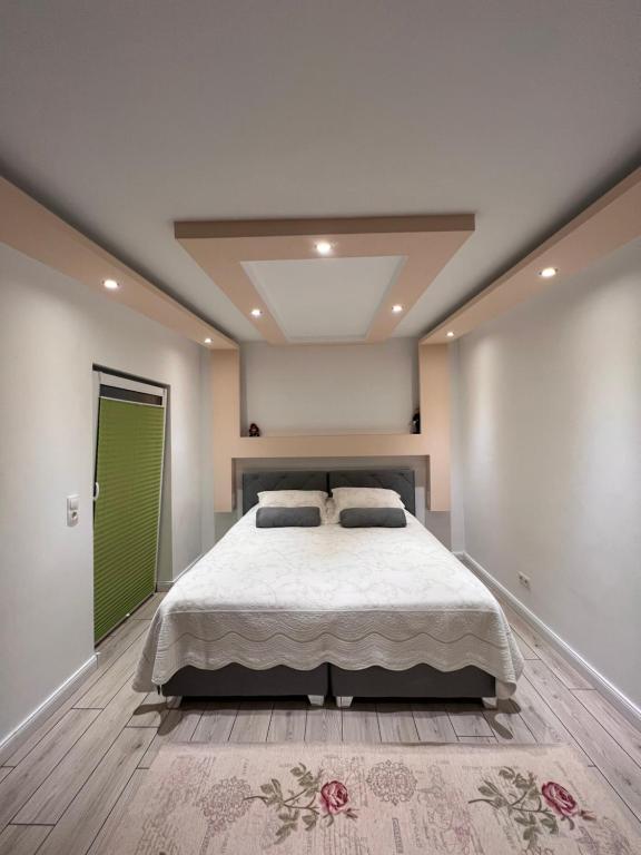 Postel nebo postele na pokoji v ubytování The Port Ferienwohnung