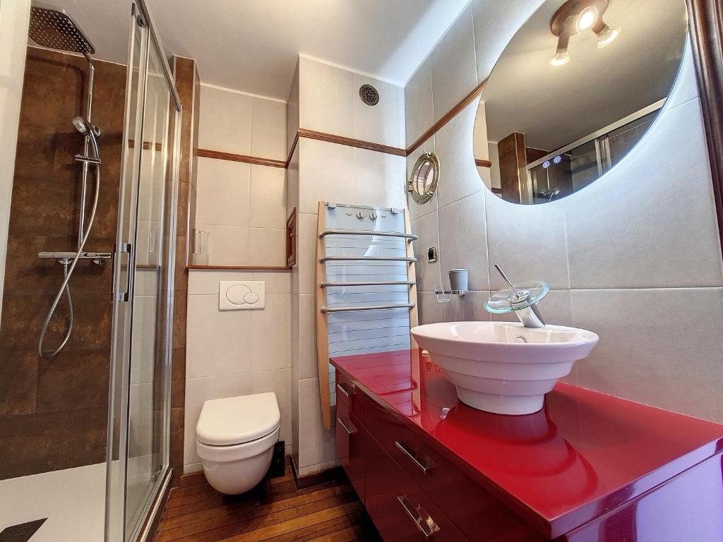 a bathroom with a sink and a shower and a toilet at Nestor&amp;Jeeves - HUBLOT TERRASSE - Sea view - swimming pool in Nice