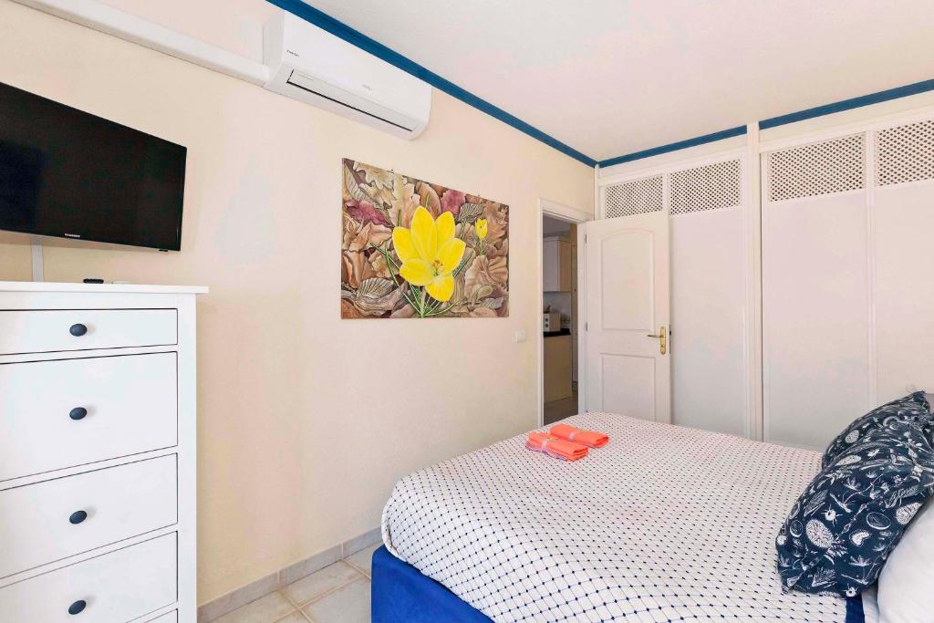 Postel nebo postele na pokoji v ubytování Penthouse El Mirador Los Cristianos Tenerife - VV