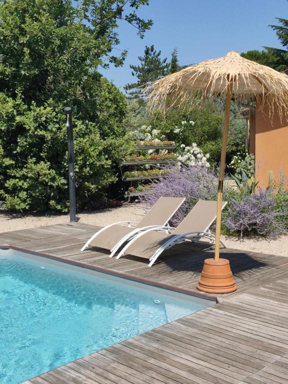 Bazén v ubytování Le gîte du petit branché nebo v jeho okolí