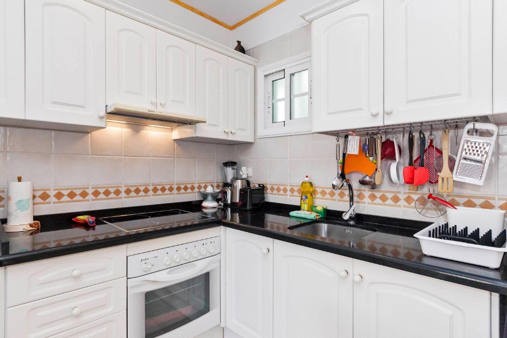 Kuchyň nebo kuchyňský kout v ubytování Penthouse El Mirador Los Cristianos Tenerife - VV