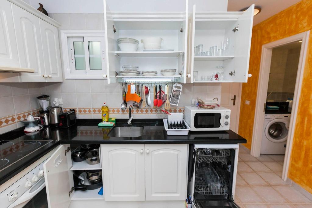 Kuchyň nebo kuchyňský kout v ubytování Penthouse El Mirador Los Cristianos Tenerife - VV