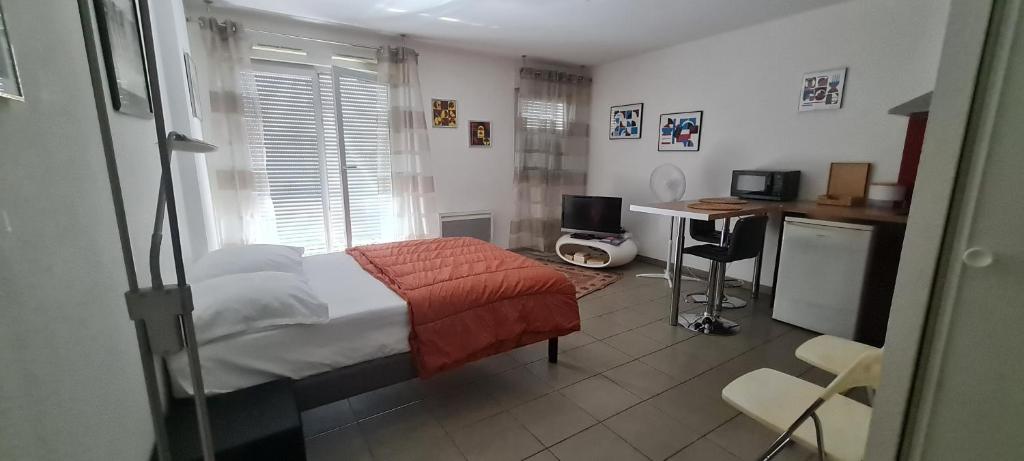 Fotografia z galérie ubytovania Beau studio tout confort au calme avec parking . v destinácii Villeurbanne