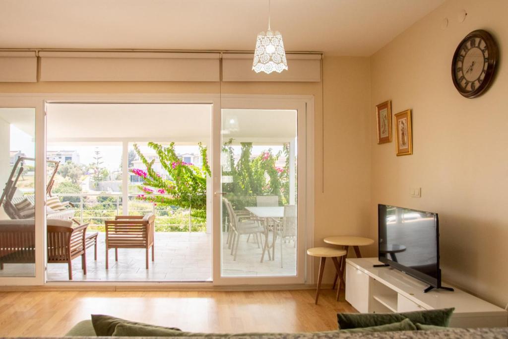 Kép Peaceful House with Refreshing Terrace in Cesme szállásáról Çeşmében a galériában
