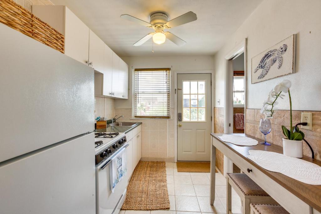 Wildwood Crest Getaway with Deck, Walk to Beach! - Appartement