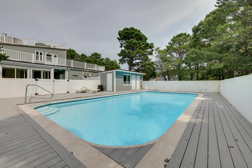 Cape Cod Home with Roof Top Deck, Pool and Hot Tub!, Wellfleet (updated
