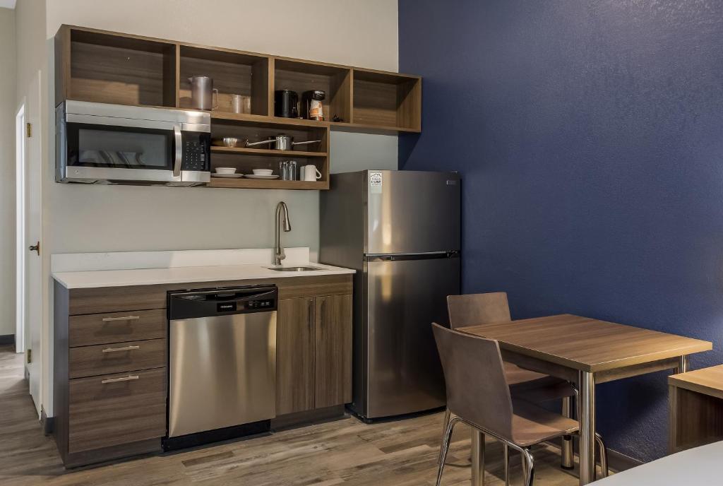 MainStay Suites Bourbonnais - Kankakee - Efficiency Queen Suite Met Vaatwasser - Niet-roken