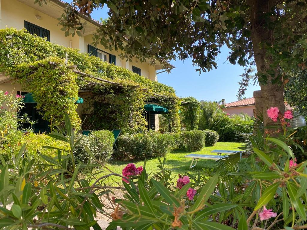 Сад в Belvedere Residenza Mediterranea