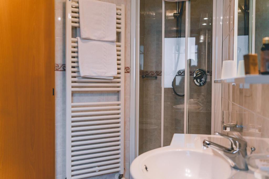Koupelna v ubytování Garni Hotel Belalp