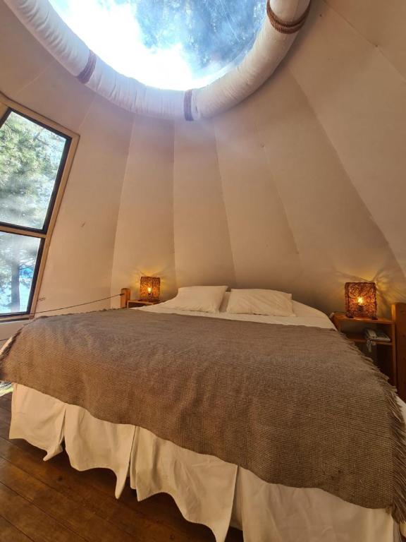 Cama ou camas em um quarto em Magma Lodge, Pucon