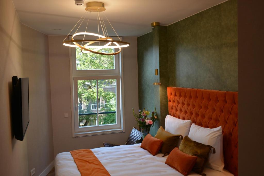 Postel nebo postele na pokoji v ubytování The IF Boutique hotel