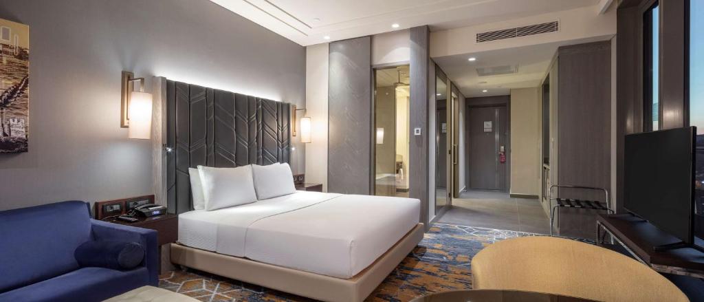 Postel nebo postele na pokoji v ubytování Hilton Istanbul Bakirkoy