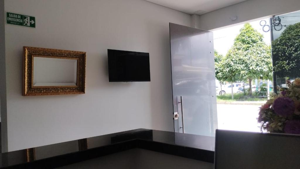 Μια τηλεόραση ή/και κέντρο ψυχαγωγίας στο Hotel Guadalupe Acacías