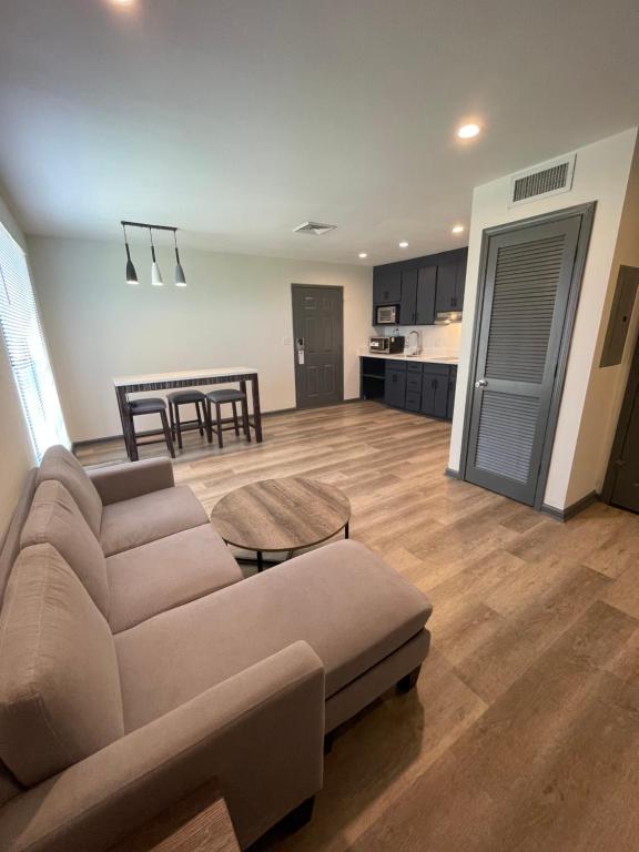 Ramada by Wyndham Studio Suites Dothan, Dothan (updated prices 2024)