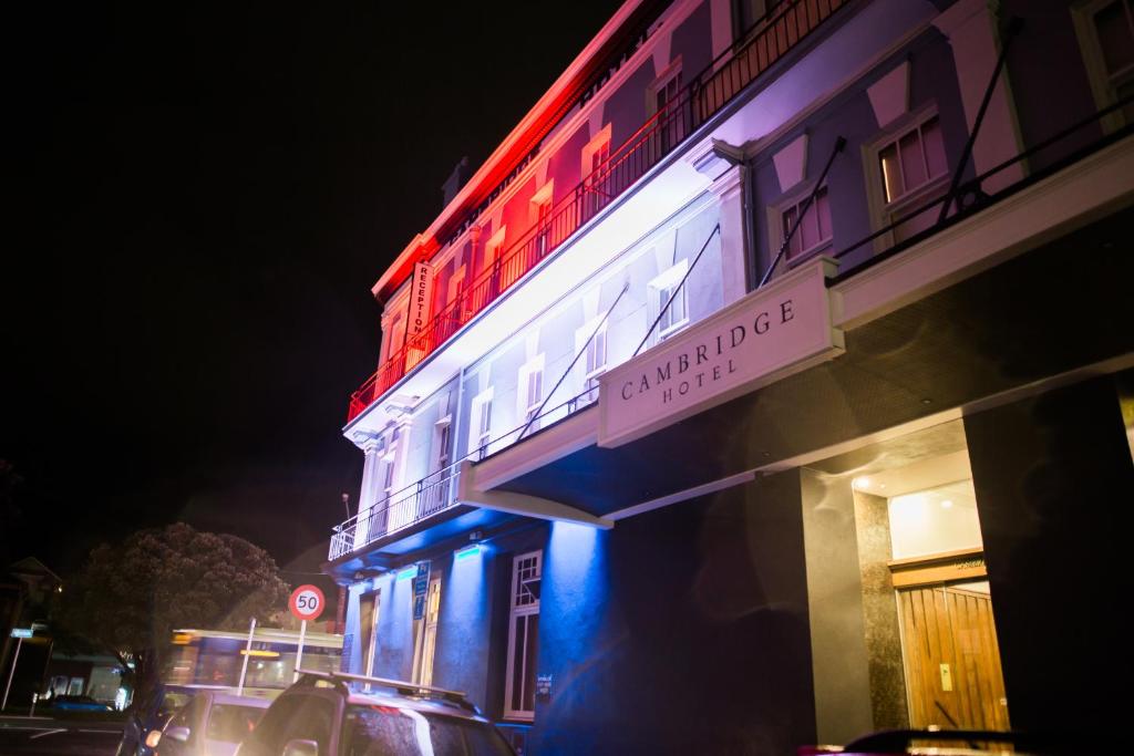 The Cambridge Hotel & Backpackers - Resim 43