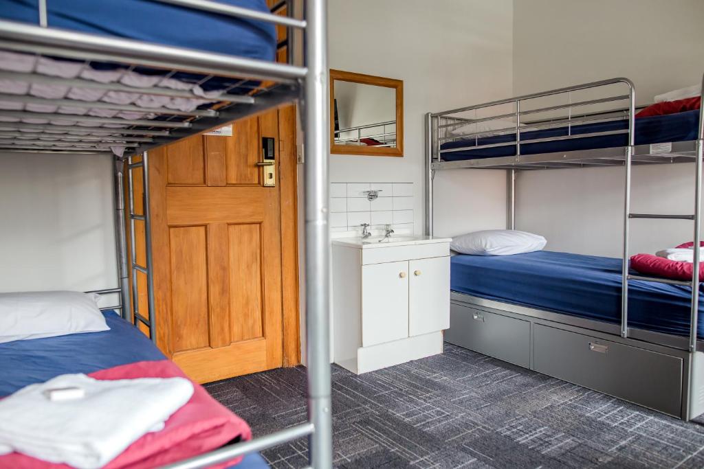 The Cambridge Hotel & Backpackers - Resim 38