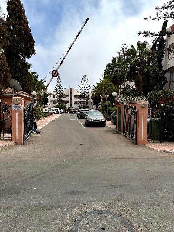 a crane hanging over a street with a car at Spacieux appartement familial in Agadir
