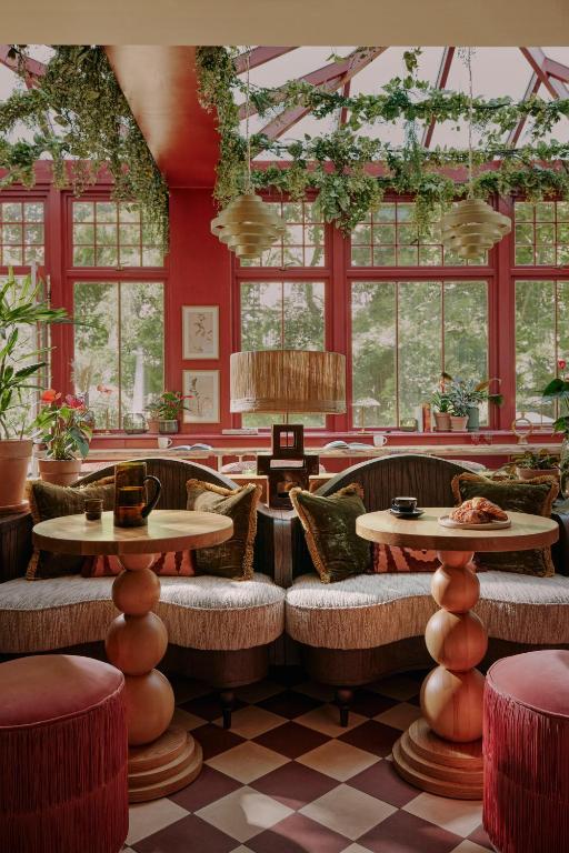 Ember Locke Kensington - Resim 16