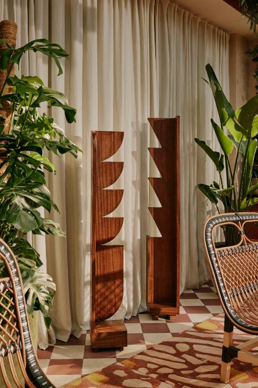 Ember Locke Kensington - Resim 18