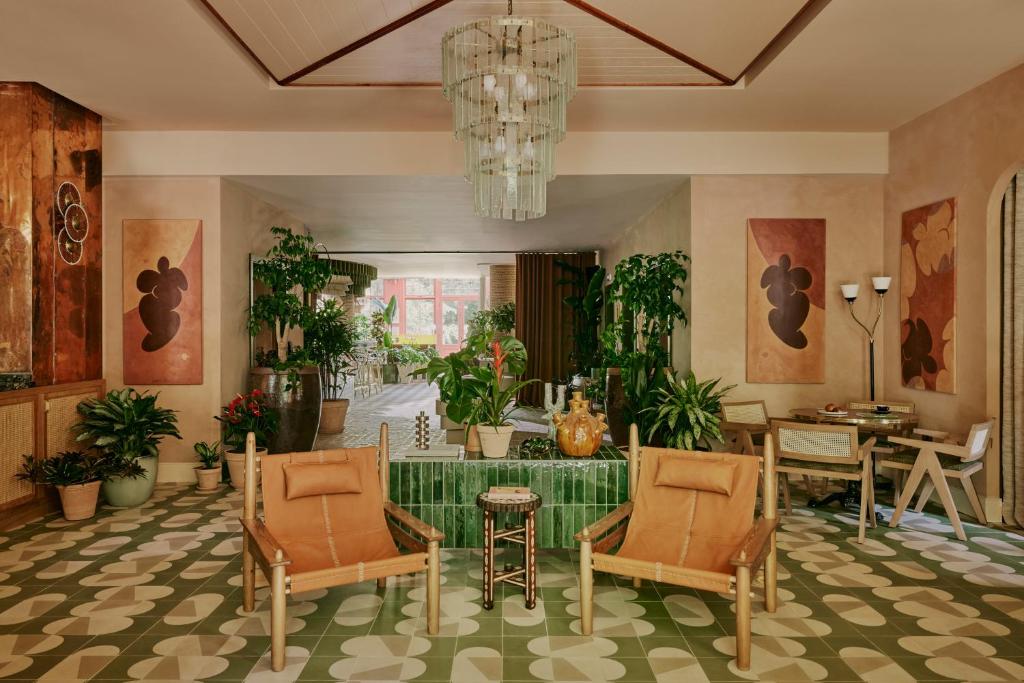 Ember Locke Kensington - Resim 23