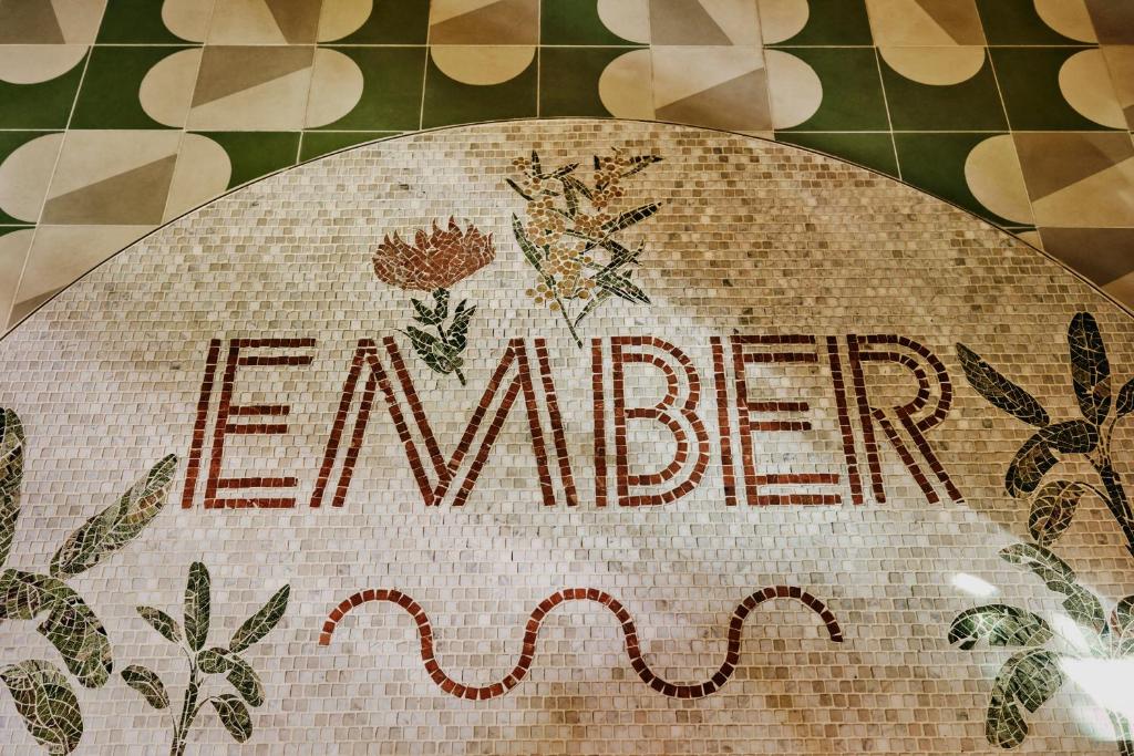 Ember Locke Kensington - Resim 25