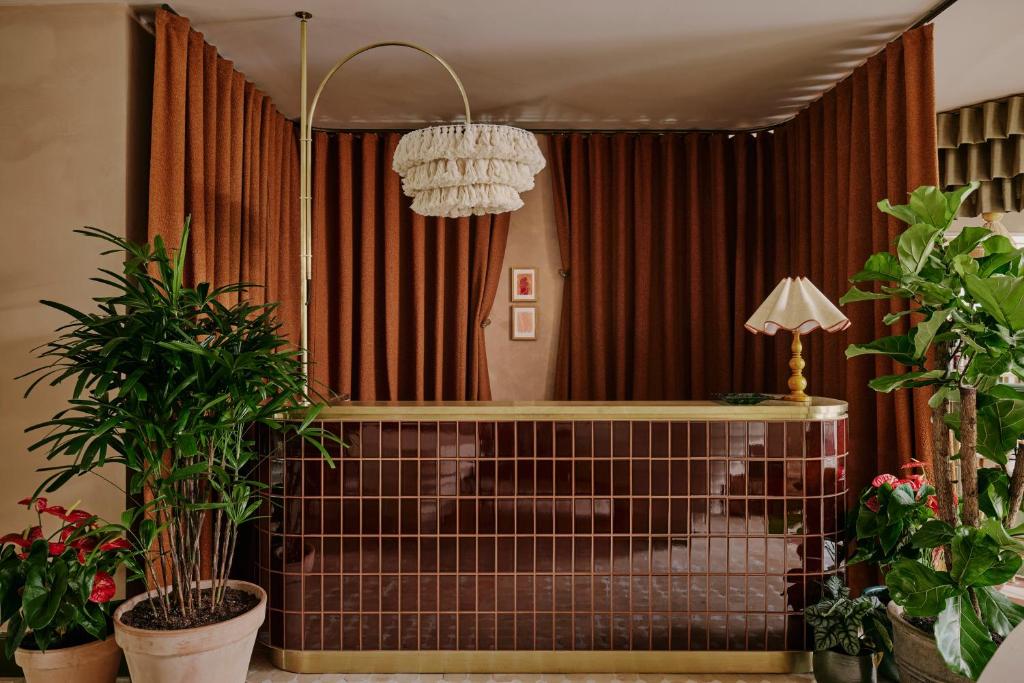 Ember Locke Kensington - Resim 26