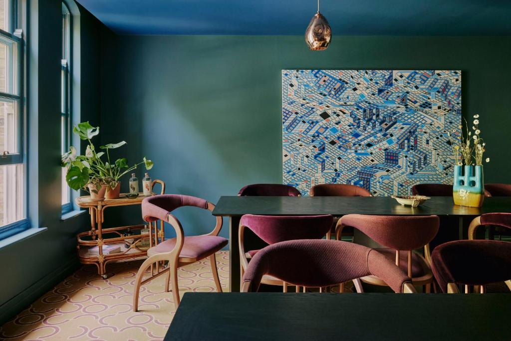 Ember Locke Kensington - Resim 29