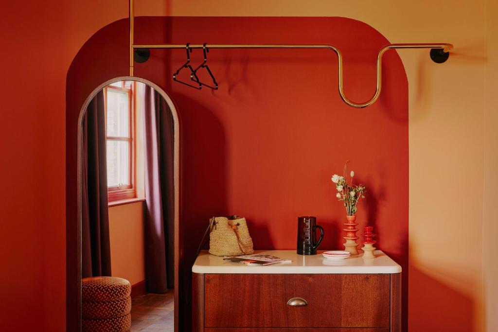 Ember Locke Kensington - Resim 31