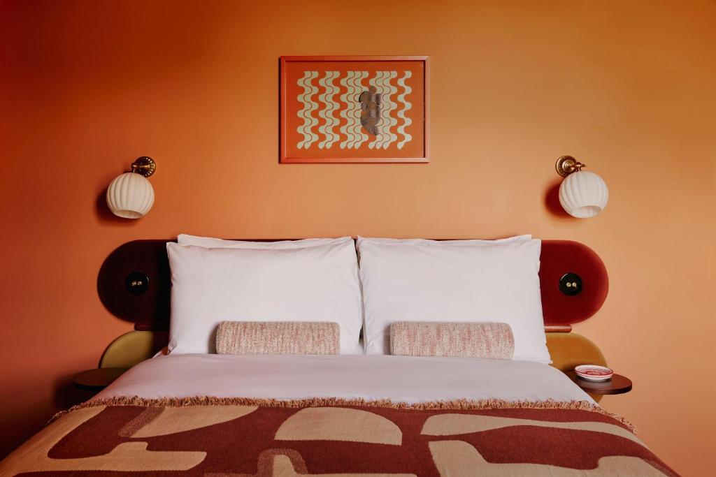 Ember Locke Kensington - Resim 33