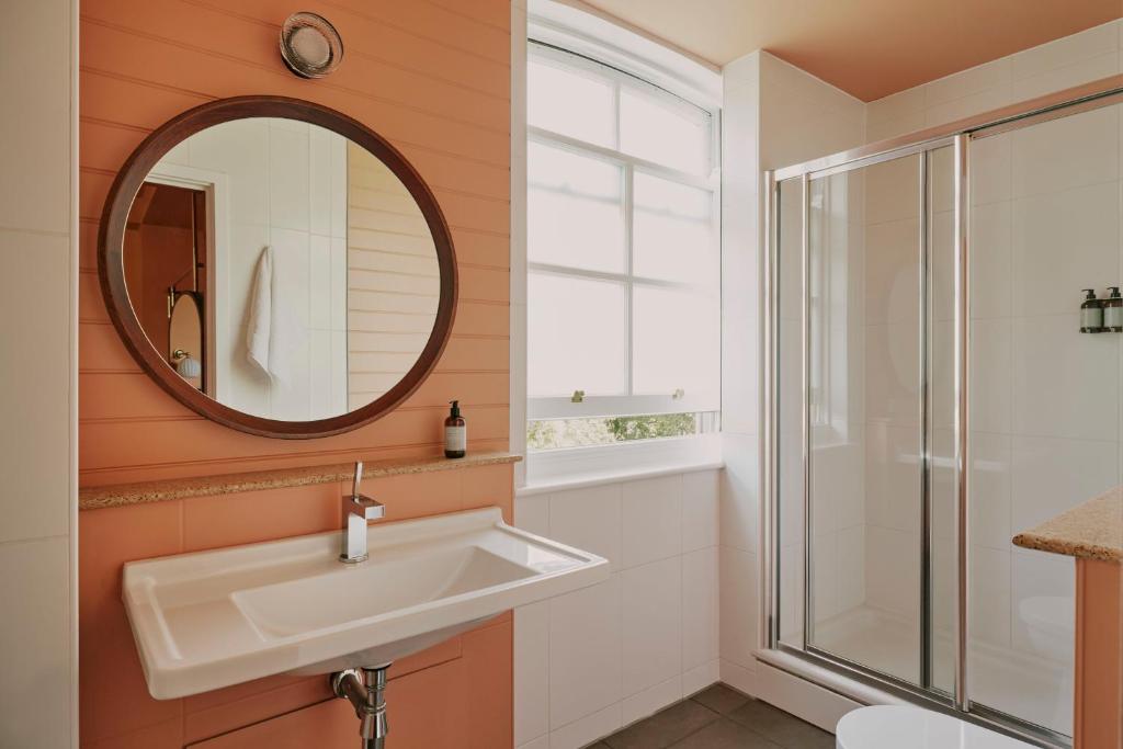 Ember Locke Kensington - Resim 39