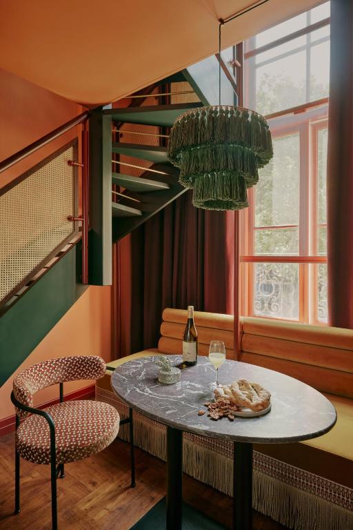 Ember Locke Kensington - Resim 44