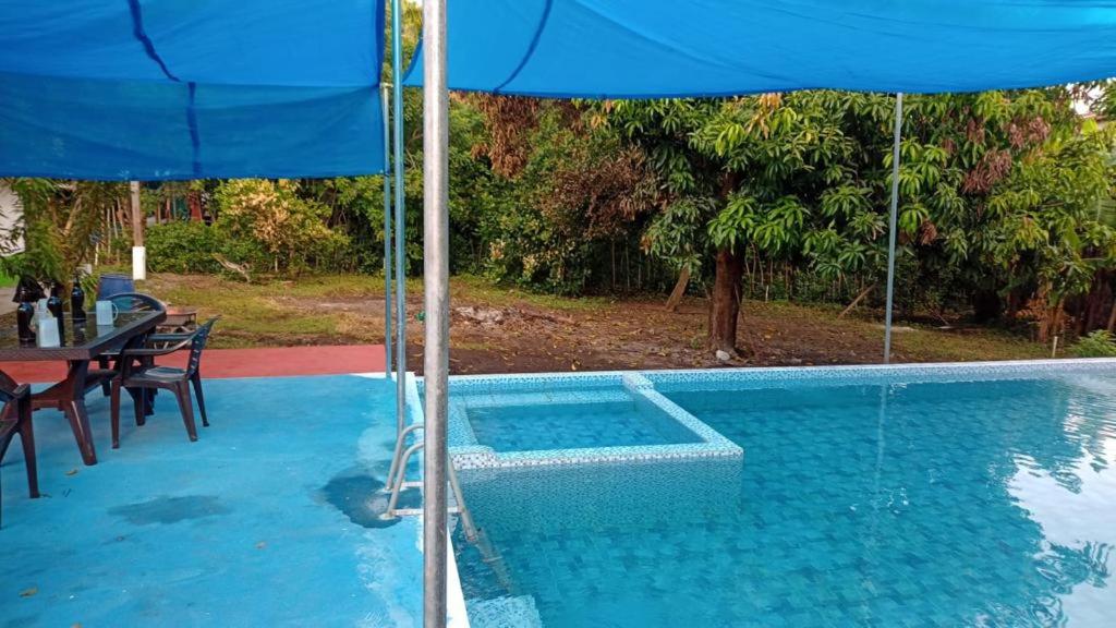 Bazén v ubytování Hotel Chulamar, Piscina y Restaurante nebo v jeho okolí