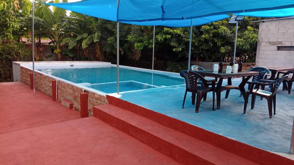 Bazén v ubytování Hotel Chulamar, Piscina y Restaurante nebo v jeho okolí