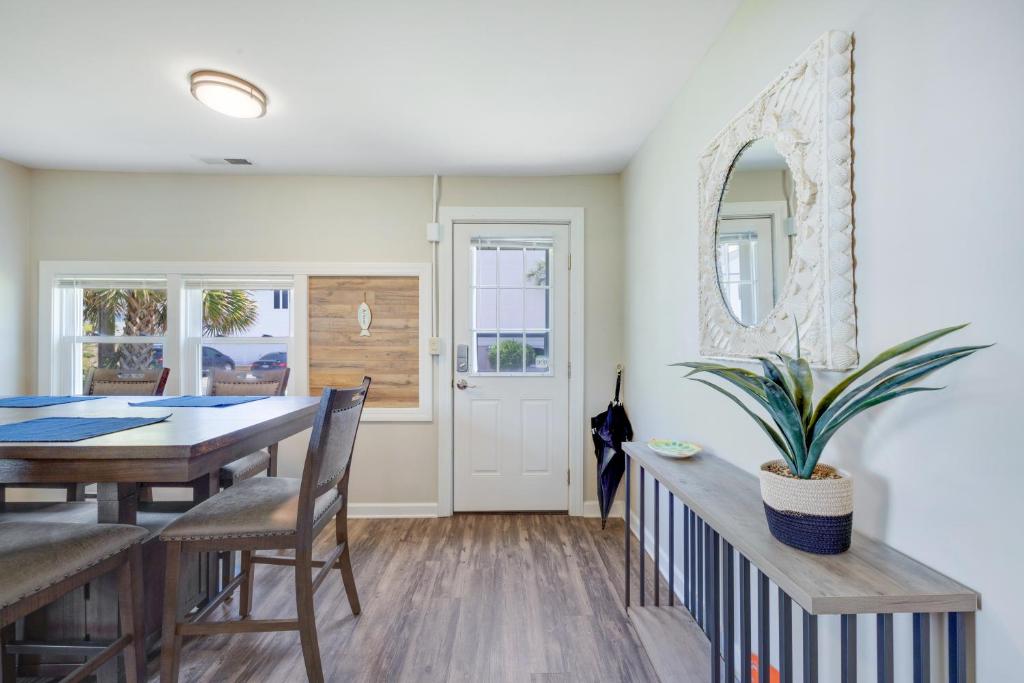 Grundriss der Unterkunft Beachy Keen, North Myrtle Beach beach single-family house, 150 feet to ocean! Pets welcome!